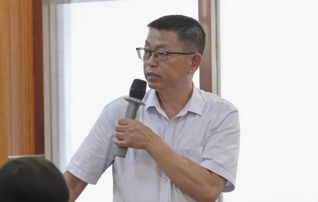 南矿集团海外市场部中非区销售经理胡斌庚回答提问